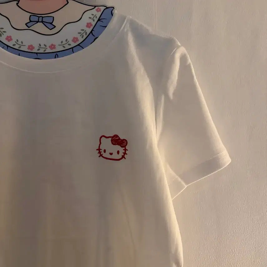 [BUNJANG] Vintage Kitty Embroidered Short Sleeve T-Shirt / 키티 자수 반팔티 빈티지