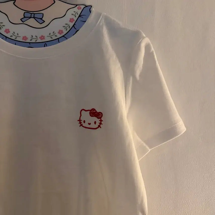 [BUNJANG] Vintage Kitty Embroidered Short Sleeve T-Shirt / 키티 자수 반팔티 빈티지