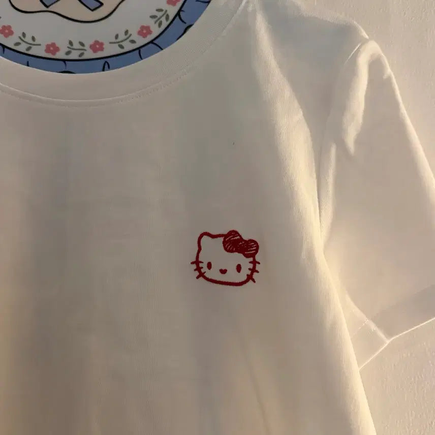 [BUNJANG] Vintage Kitty Embroidered Short Sleeve T-Shirt / 키티 자수 반팔티 빈티지
