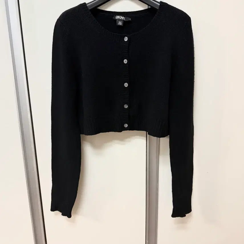 [BUNJANG] DKNY Cashmere Wool Black Crop Cardigan / DKNY 캐시미어울 블랙 크롭 가디건 기본검정색이너출근오피스룩니트라운드넥