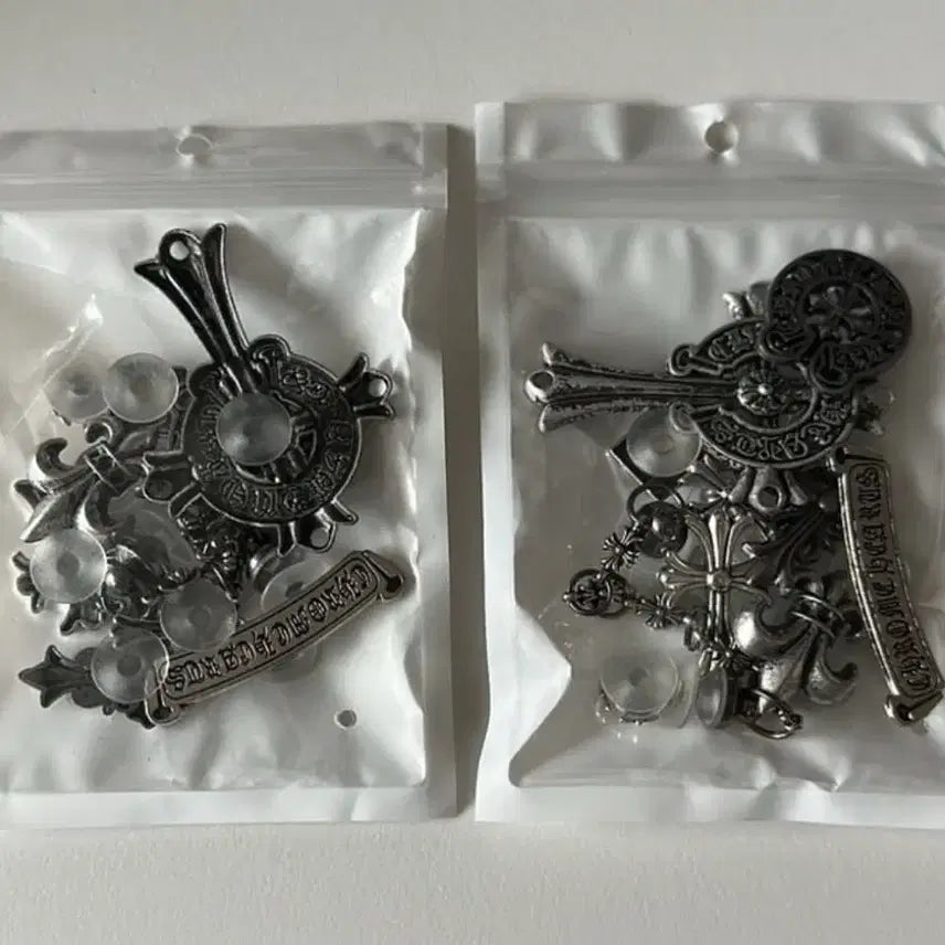 [SOLD OUT] 크록스 크롬하츠 스타일 지비츠 팝니다
