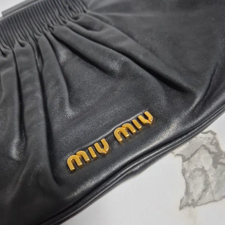 [BUNJANG] Miu Miu Matelassé Clutch Pouch / (정품) 미우미우 마테라쎄 클러치백 파우치