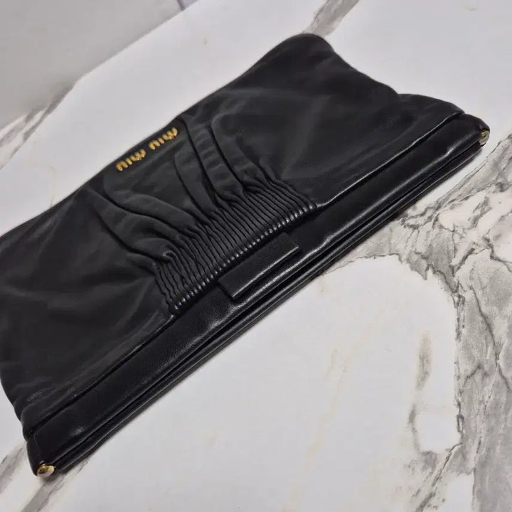 [BUNJANG] Miu Miu Matelassé Clutch Pouch / (정품) 미우미우 마테라쎄 클러치백 파우치