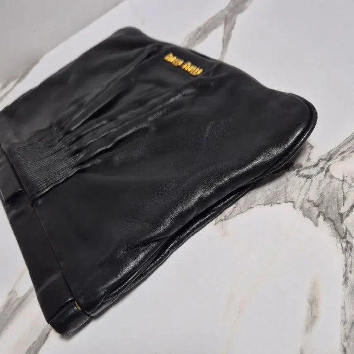 [BUNJANG] Miu Miu Matelassé Clutch Pouch / (정품) 미우미우 마테라쎄 클러치백 파우치