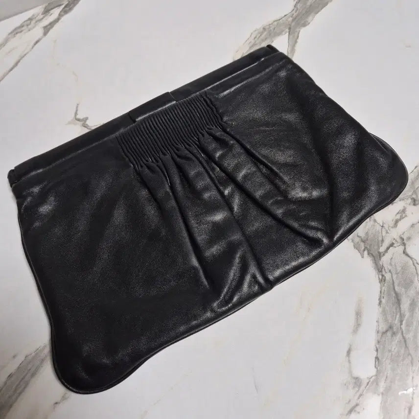 [BUNJANG] Miu Miu Matelassé Clutch Pouch / (정품) 미우미우 마테라쎄 클러치백 파우치