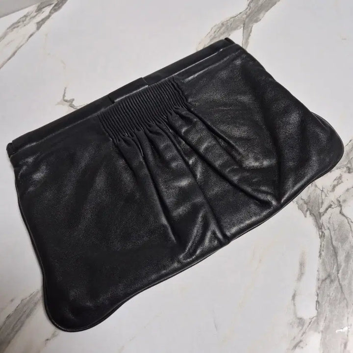 [BUNJANG] Miu Miu Matelassé Clutch Pouch / (정품) 미우미우 마테라쎄 클러치백 파우치
