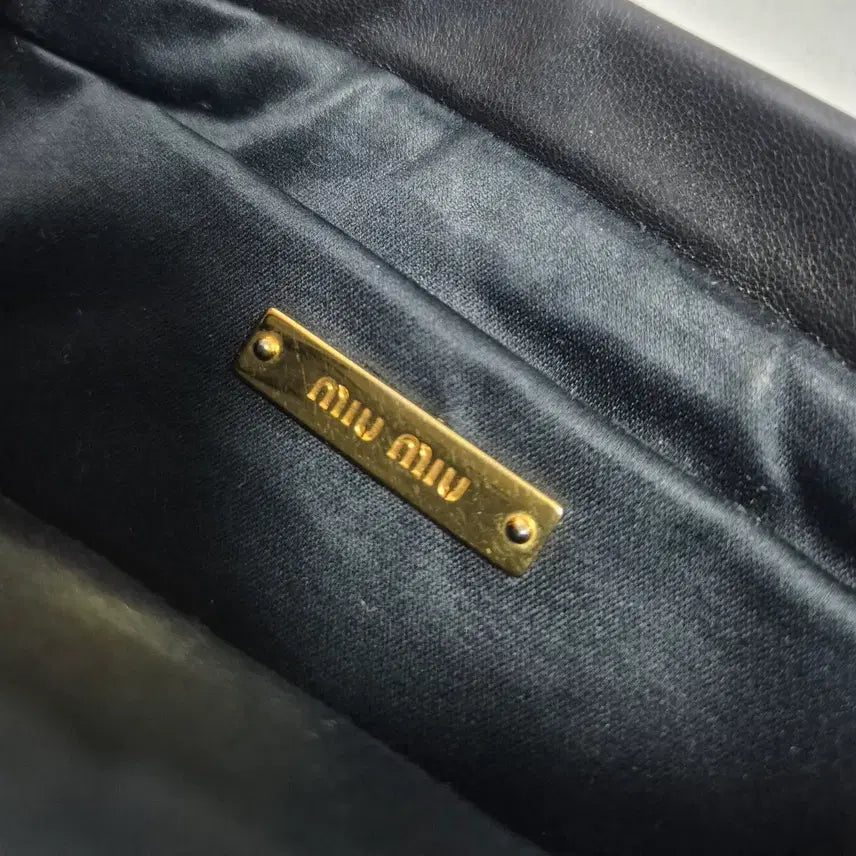 [BUNJANG] Miu Miu Matelassé Clutch Pouch / (정품) 미우미우 마테라쎄 클러치백 파우치