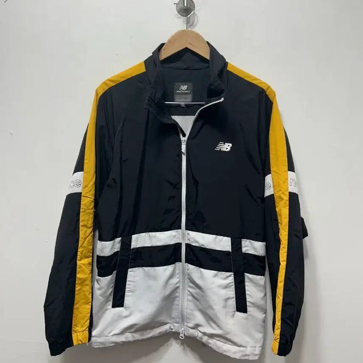 [BUNJANG] New Balance Black/Yellow Windbreaker Jacket M / 뉴발란스 블랙/옐로우 바람막이 자켓 M