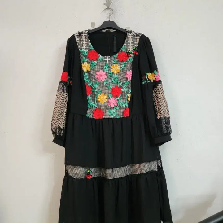 [BUNJANG] Black Floral Embroidered Long Dress / 블랙 플라워 자수 롱 원피스
