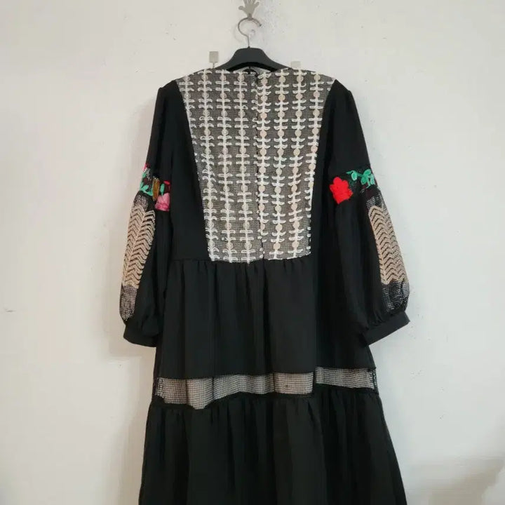 [BUNJANG] Black Floral Embroidered Long Dress / 블랙 플라워 자수 롱 원피스