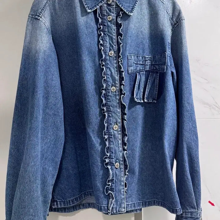 [BUNJANG] Lucky Chouette Frill Denim Shirt Blouse / 26년 초신상 럭키슈에뜨 리본 프릴 데님 셔츠 블라우스