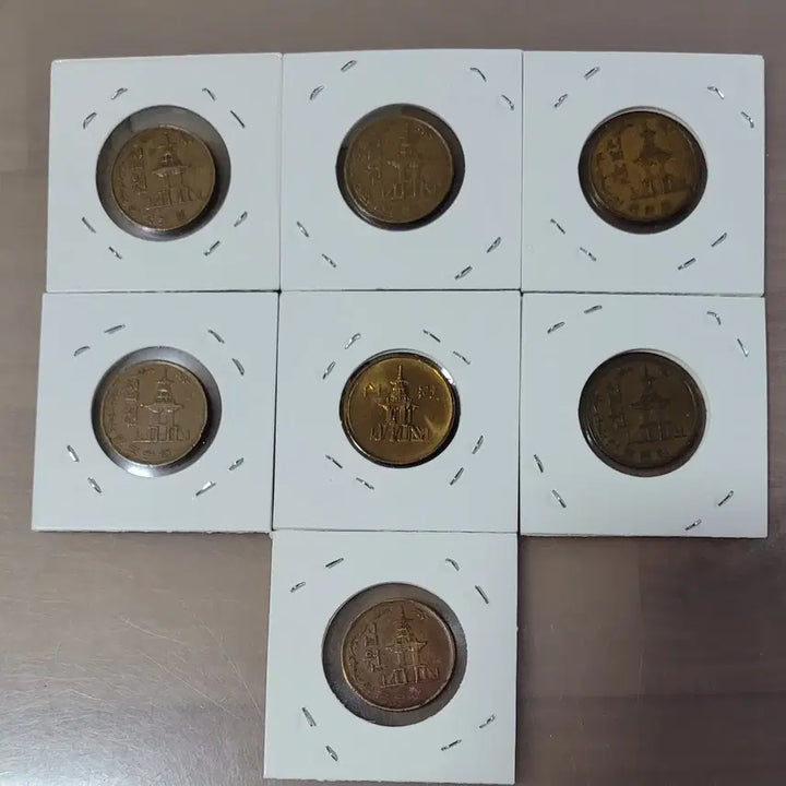 [BUNJANG] Bank of Korea 10 Won Coin Collection (1966-1989) / 한국은행 10원 동전 (1966-1989)