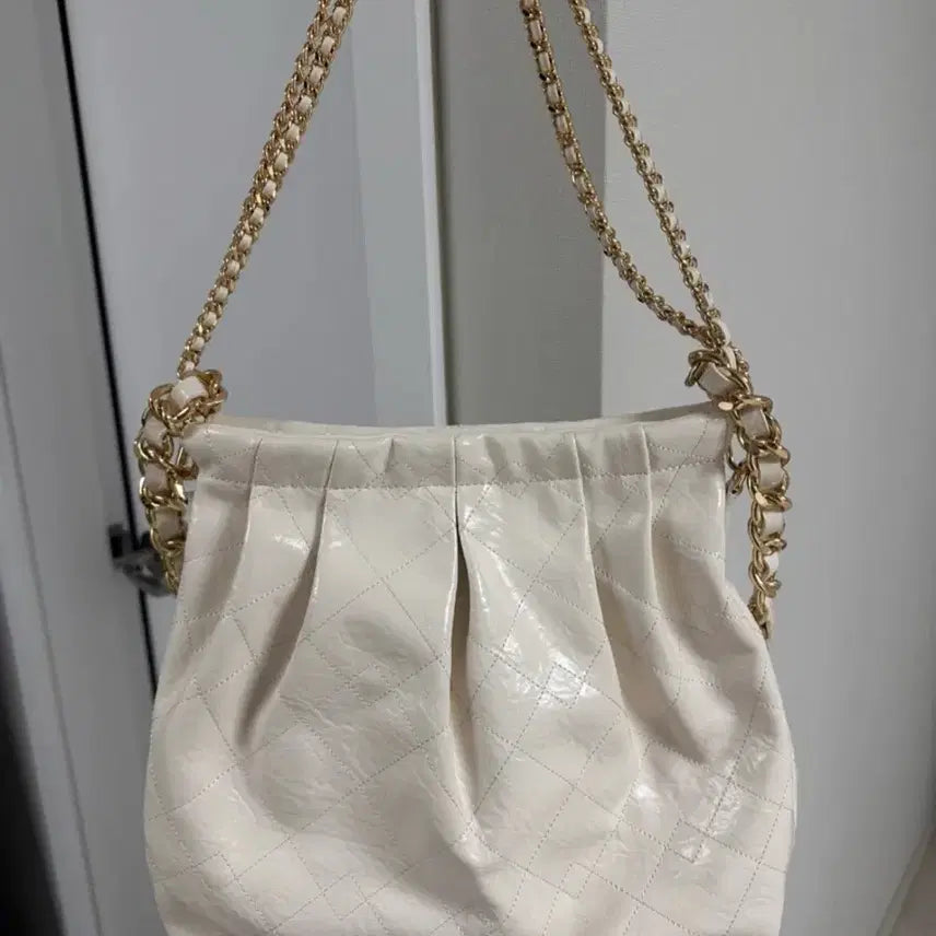 [BUNJANG] Charles &amp; Keith Duo Double Chain Hobo Bag - Cream / 찰스앤키스 듀오 더블 체인 호보백 크림