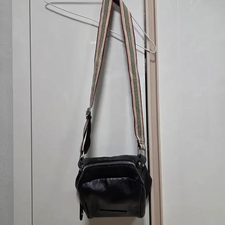 [BUNJANG] Gisele Natural Cowhide Leather Crossbody Bag / 지젤 천연 소가죽 크로스백