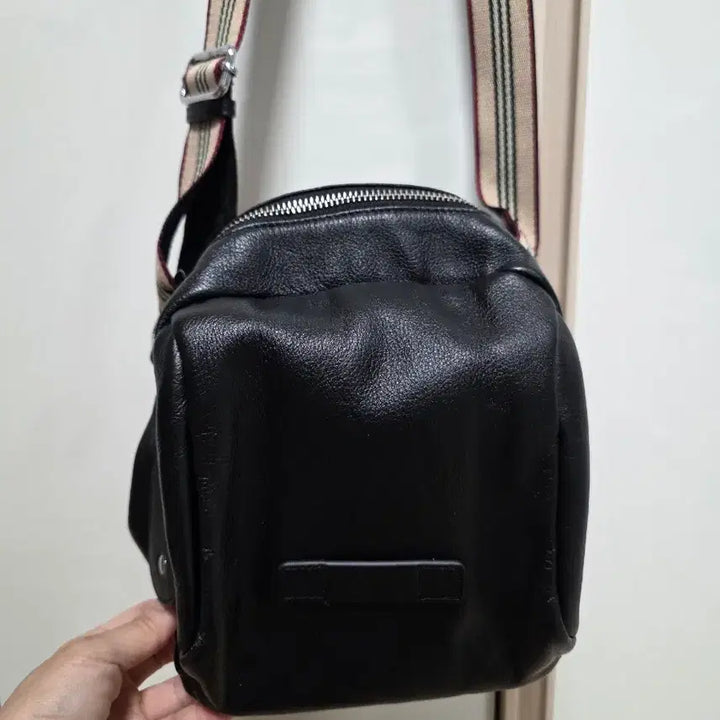[BUNJANG] Gisele Natural Cowhide Leather Crossbody Bag / 지젤 천연 소가죽 크로스백