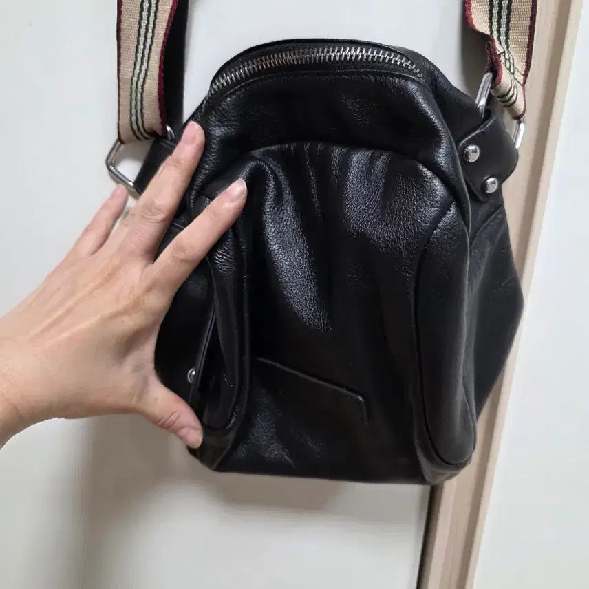 [BUNJANG] Gisele Natural Cowhide Leather Crossbody Bag / 지젤 천연 소가죽 크로스백