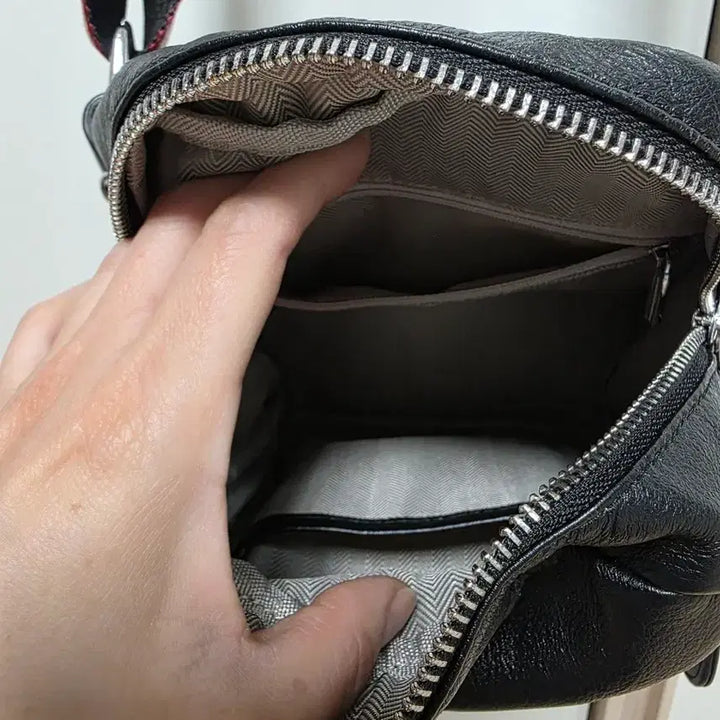 [BUNJANG] Gisele Natural Cowhide Leather Crossbody Bag / 지젤 천연 소가죽 크로스백