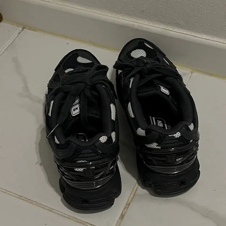 [BUNJANG] New Balance 1906R Black Dot Sneakers / 뉴발란스 1906R 블랙 닷 220