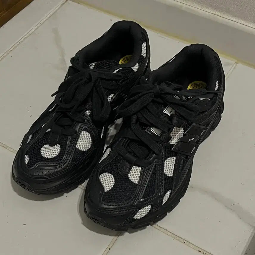 [BUNJANG] New Balance 1906R Black Dot Sneakers / 뉴발란스 1906R 블랙 닷 220