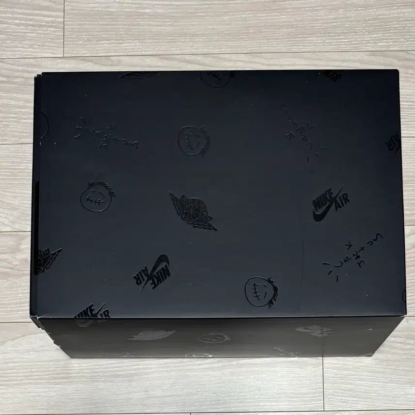 [BUNJANG] Jordan x Travis Scott Retro Low OG SP Black Phantom (Size 260) / 조던1 x 트래비스 스캇 레트로 로우 OG SP 블랙 팬텀(260)