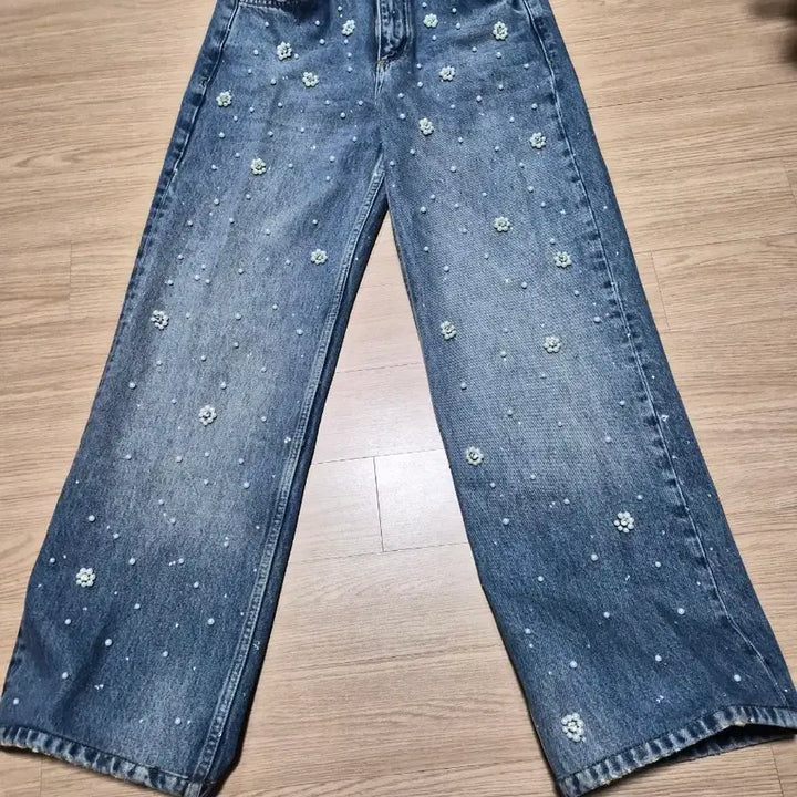 [SOLD OUT] maje 마쥬 플라워 비즈 데님 팬츠 진주 청바지 36사이즈 마인 한섬