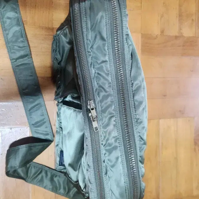 [BUNJANG] Porter Yoshida Tanker Shoulder Bag L Sage Green / 포터 요시다 탱커 숄더백 L 세이지 그린