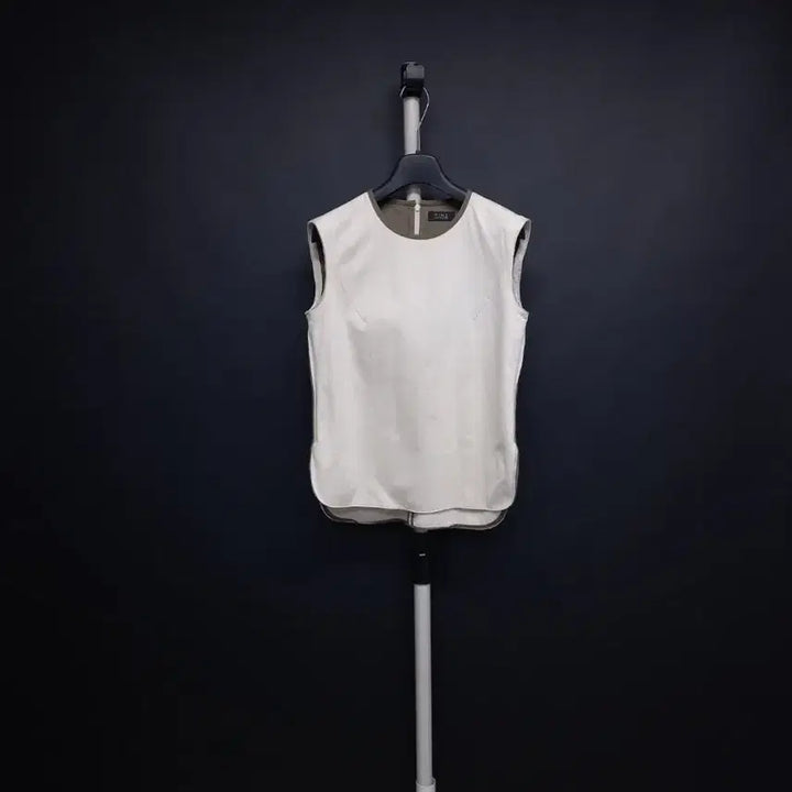 [BUNJANG] Time Spring Summer Linen Blend Sleeveless Blouse Ivory / 타임 TIME 춘하 베스트 겸 민소매블라우스 44