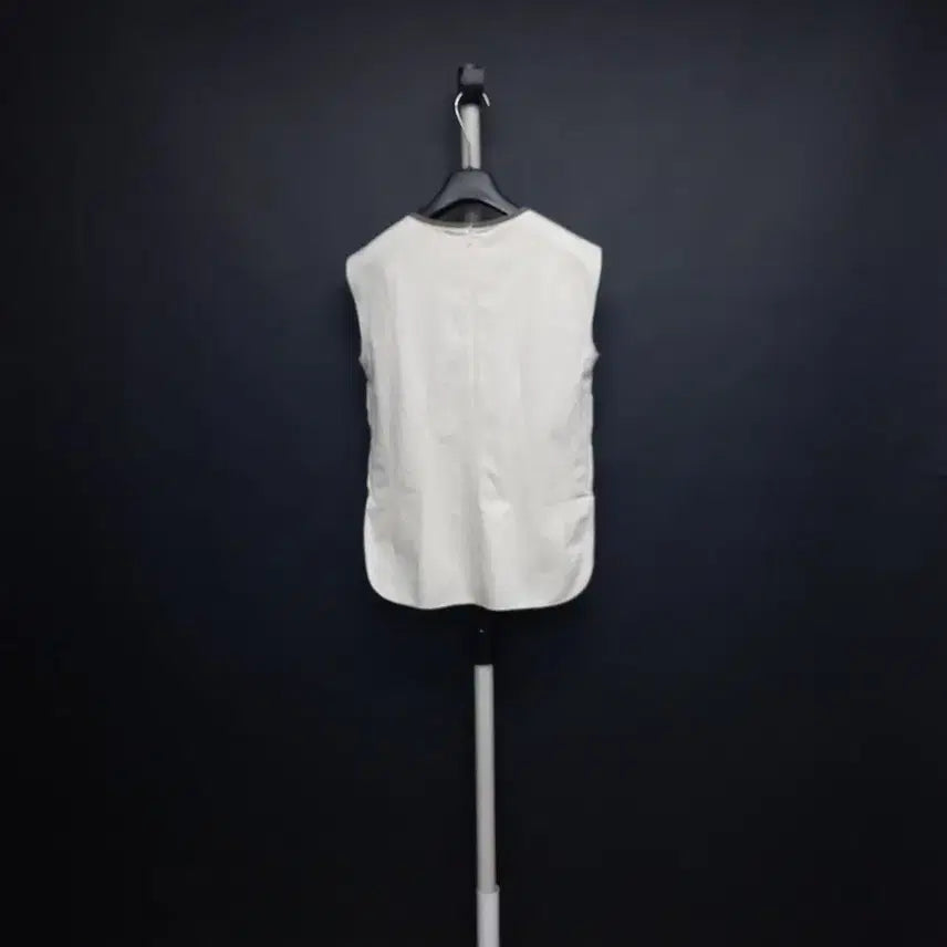 [BUNJANG] Time Spring Summer Linen Blend Sleeveless Blouse Ivory / 타임 TIME 춘하 베스트 겸 민소매블라우스 44