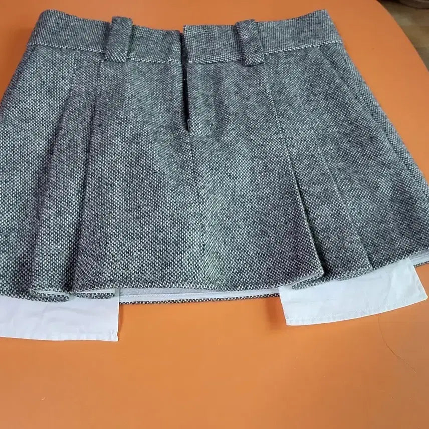 [BUNJANG] Unique Swallowtail Pocket Mini Skirt Pants / [ 독특한 제비꼬리 주머니의 미니스커트 바지치마 ]