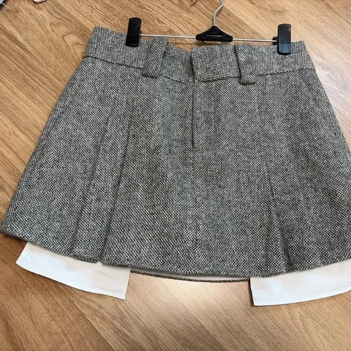 [BUNJANG] Unique Swallowtail Pocket Mini Skirt Pants / [ 독특한 제비꼬리 주머니의 미니스커트 바지치마 ]