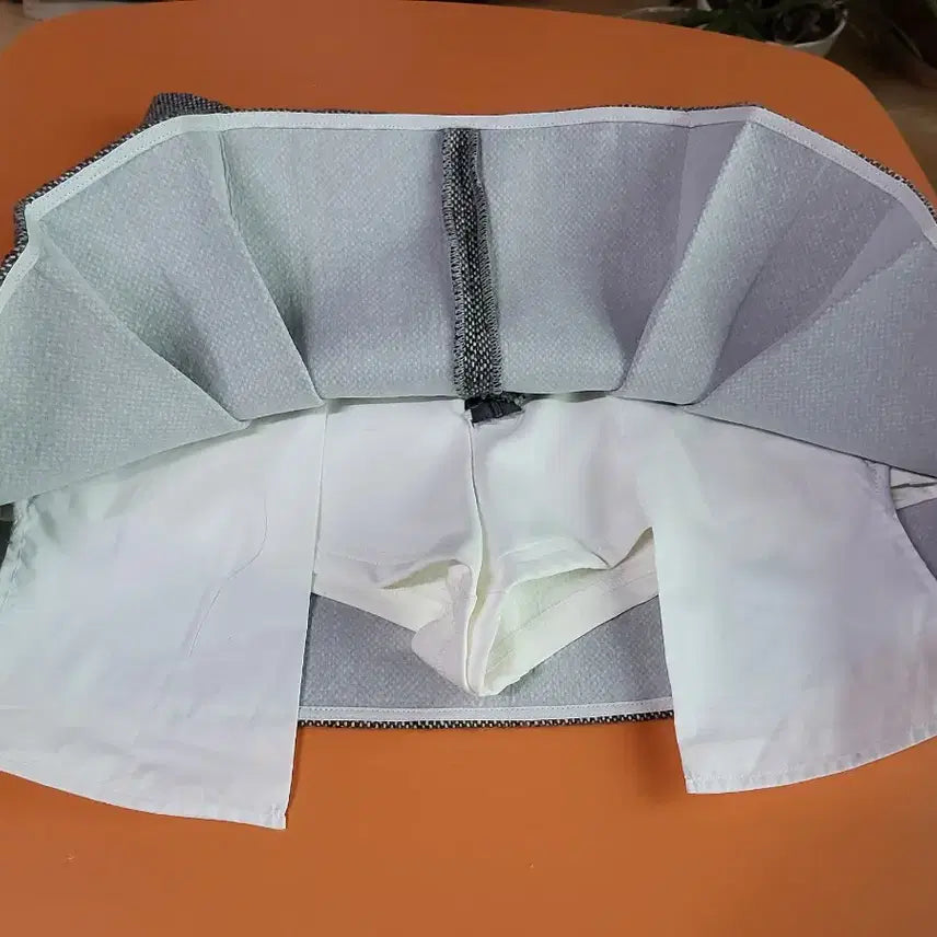 [BUNJANG] Unique Swallowtail Pocket Mini Skirt Pants / [ 독특한 제비꼬리 주머니의 미니스커트 바지치마 ]
