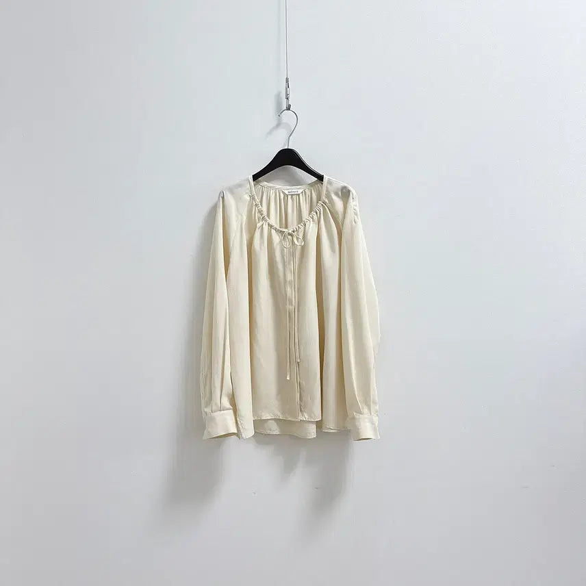 [BUNJANG] Merci Beaucoup Row Shirring Blouse Cream / 메르시비앙 메비 로우 셔링 블라우스