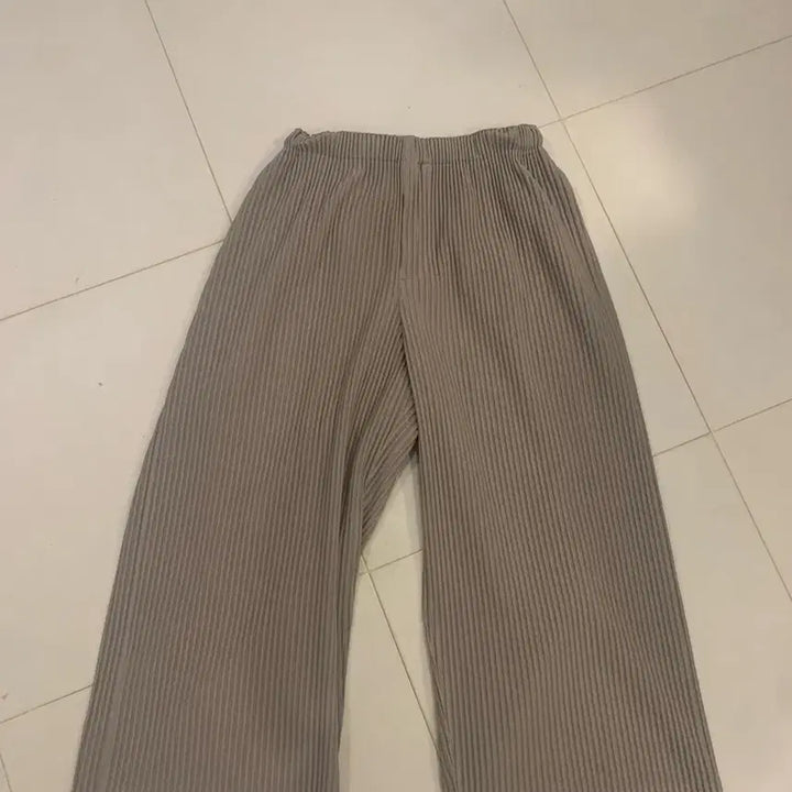 [BUNJANG] Homme Plissé JF114 Wide Pants - Grain Beige / 옴므플리세 24년 9월 먼슬리 jf114 루즈핏 그레인 베이지