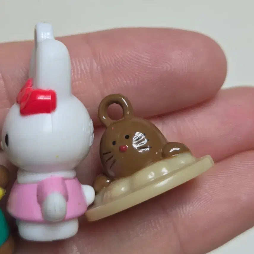 [BUNJANG] Classic Kitty Friends Figure Keyring / 고전키티 캐시 키티친구들 피규어 키링 고전키티알맹이