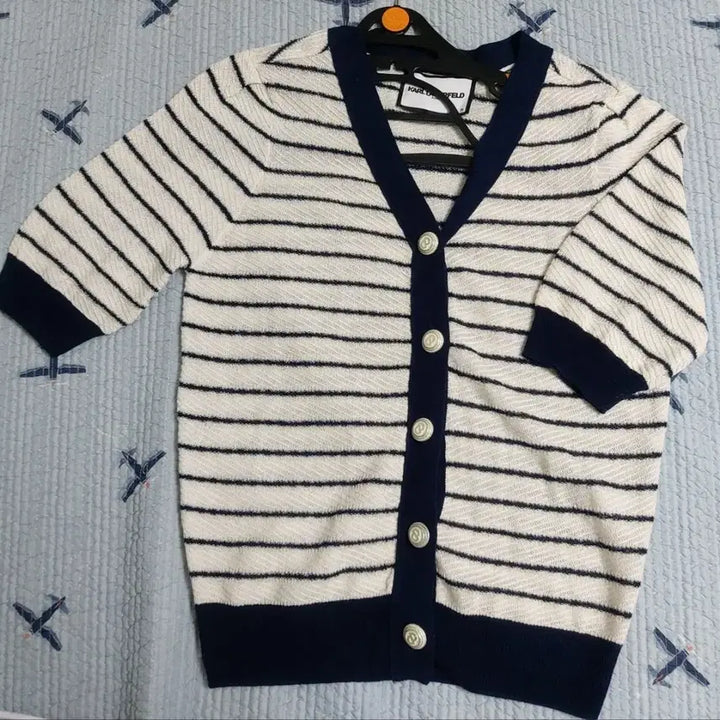 [BUNJANG] Karl Lagerfeld Striped Short Sleeve Cardigan / 칼라거펠트 스트라이프반팔가디건55