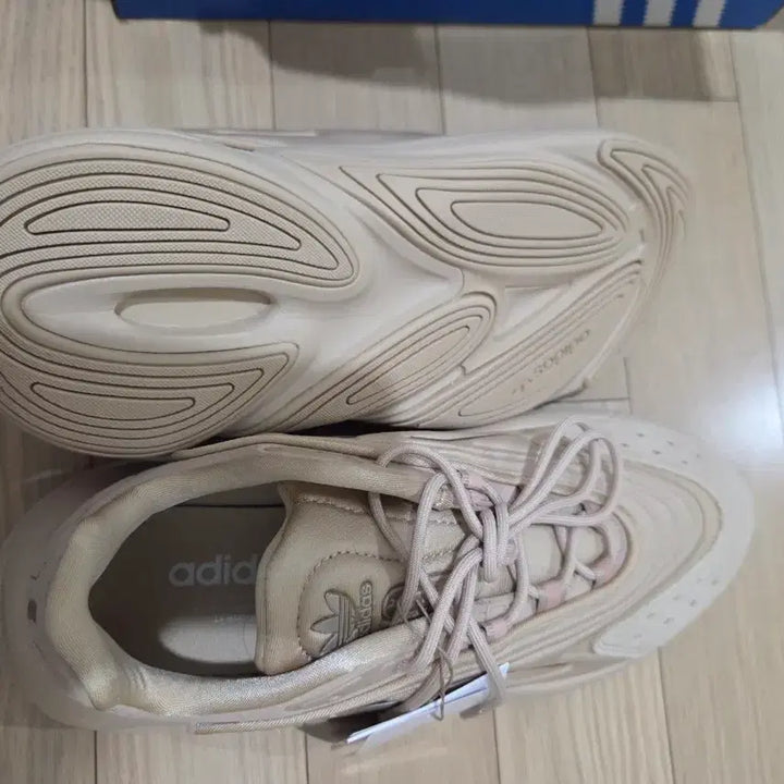 [SOLD OUT] 아디다스 운동화  새상품팝니다.