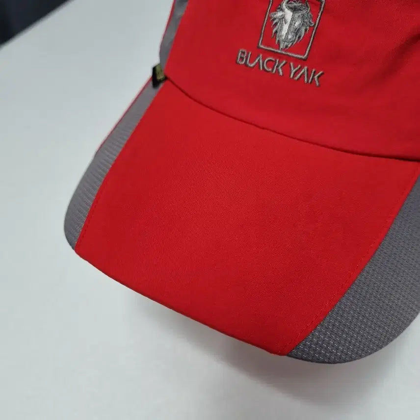 [BUNJANG] Black Yak Gore-Tex Red Ball Cap / 블랙야크 고어텍스 귀도리 볼캡 남자보통두상ㅡ0410