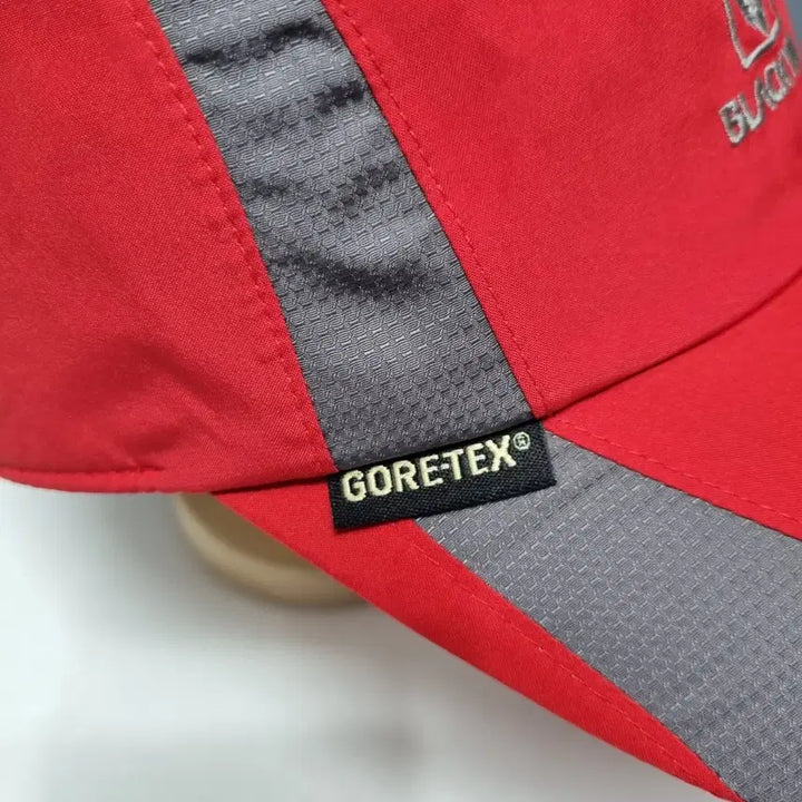 [BUNJANG] Black Yak Gore-Tex Red Ball Cap / 블랙야크 고어텍스 귀도리 볼캡 남자보통두상ㅡ0410