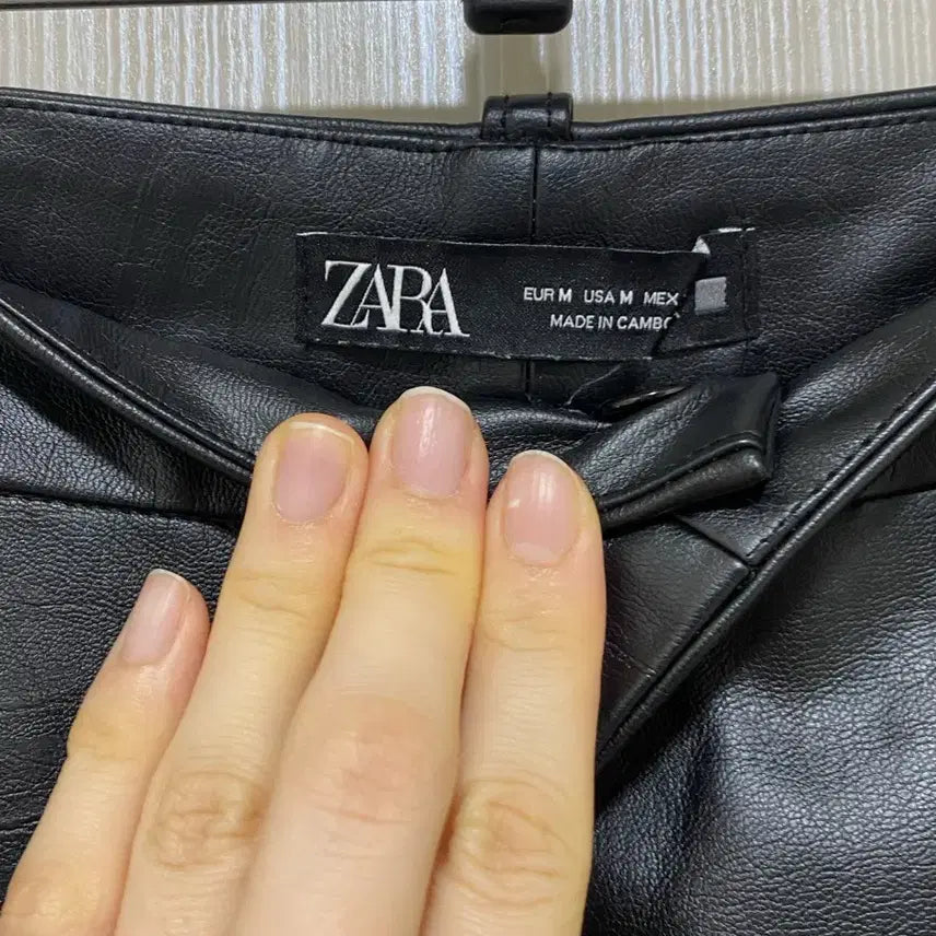 [BUNJANG] ZARA Black Leather Bermuda Shorts M / 자라(ZARA) 블랙 레더 5부바지 M