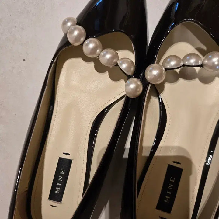 [BUNJANG] Mihn Flat Shoes Pearl Strap Low Heel / 마인 플랫구두