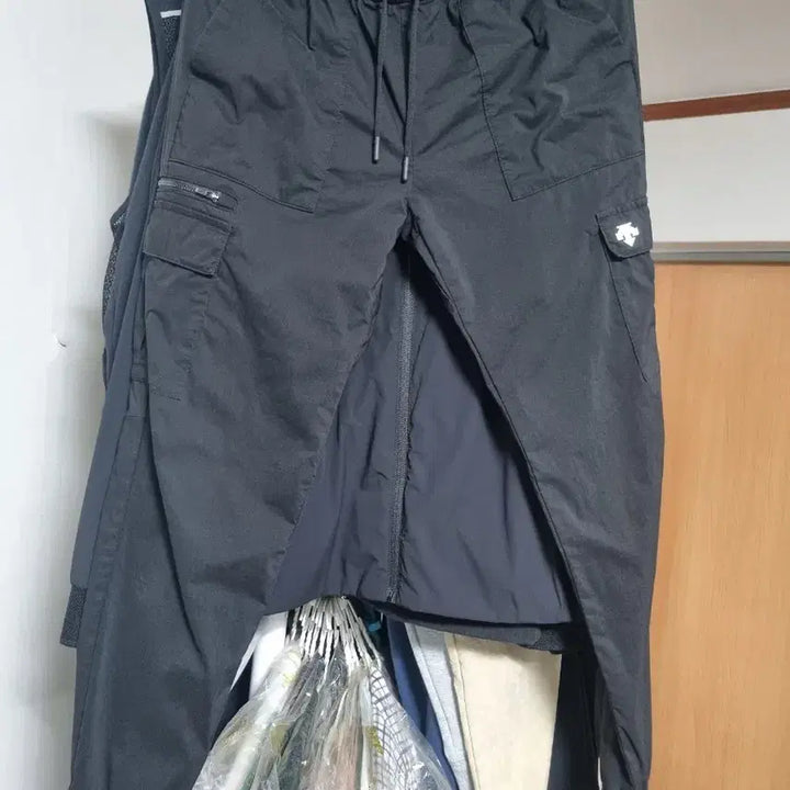 [BUNJANG] Descente Black Cargo Jogger Training Pants / (세탁 완료)데상트 블랙 카고 조거 트레이닝 바지 28~30사이즈