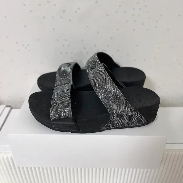 [SOLD OUT] 핏플랍 글리터 샌들 슬리퍼