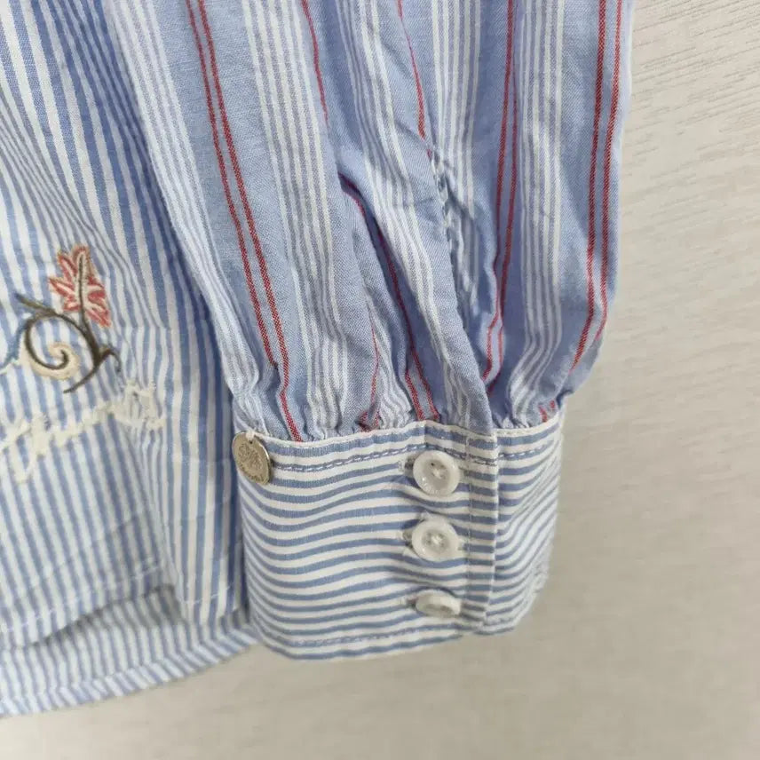 [SOLD OUT] ㅡ 썰스데이 아일랜드 남방 여55-66ㅡ0410