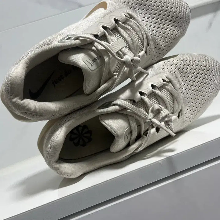 [BUNJANG] Nike One Flow 240 Running Shoes / 나이키 원플로 11 240 런닝화
