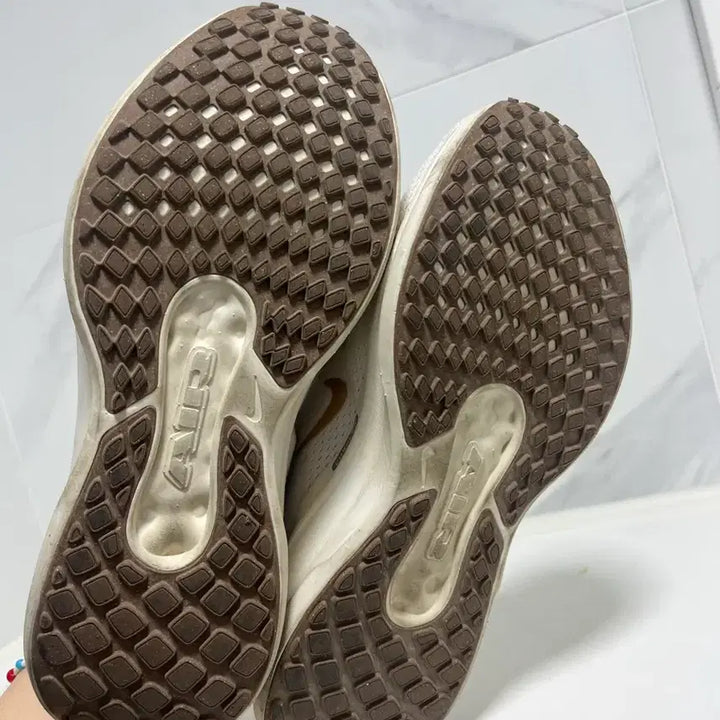 [BUNJANG] Nike One Flow 240 Running Shoes / 나이키 원플로 11 240 런닝화