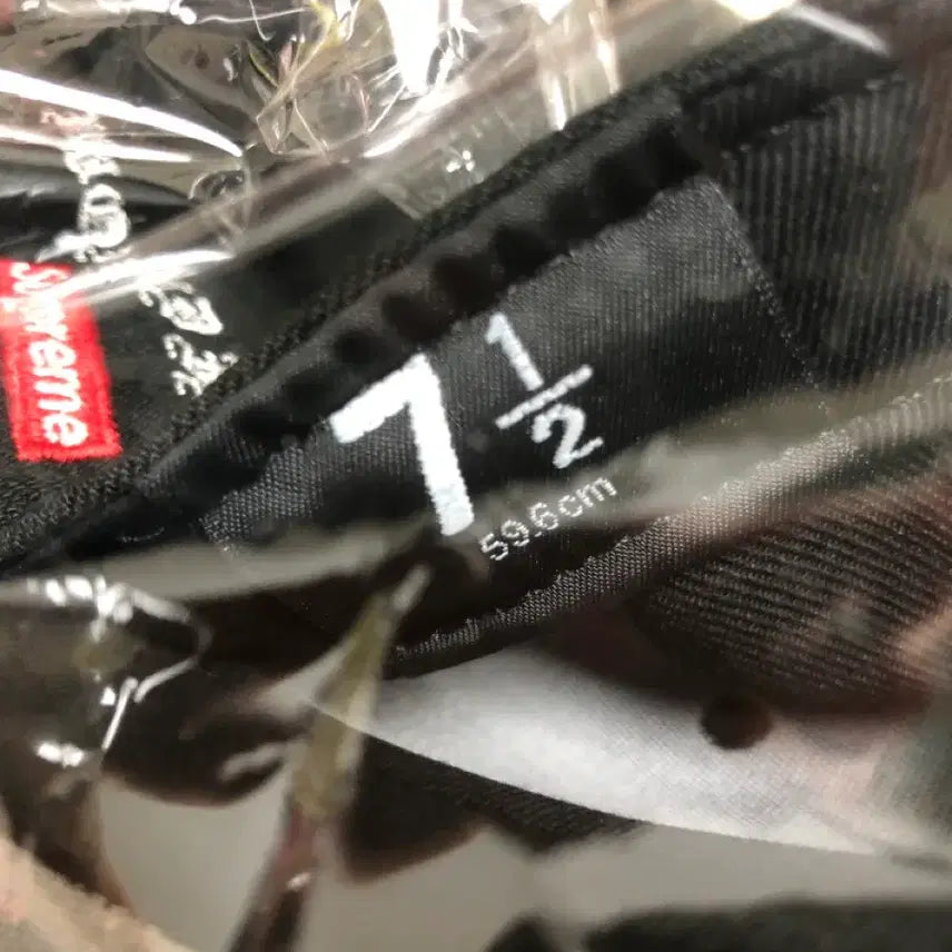 [BUNJANG] 슈프림 X 뉴에라 24SS 골드 크로스 S 로고 스냅백 블랙 59.6 / 슈프림 X 뉴에라 24SS 골드 크로스 S 로고 스냅백 블랙 59.6