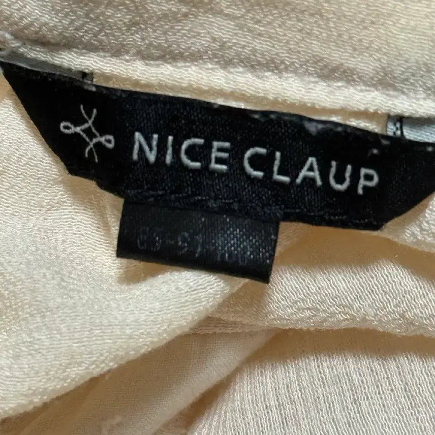 [BUNJANG] Nice Claup Ivory Lace Blouse / 나이스클라우프(Nice Claup) 아이보리 레이스 장식 블라우스