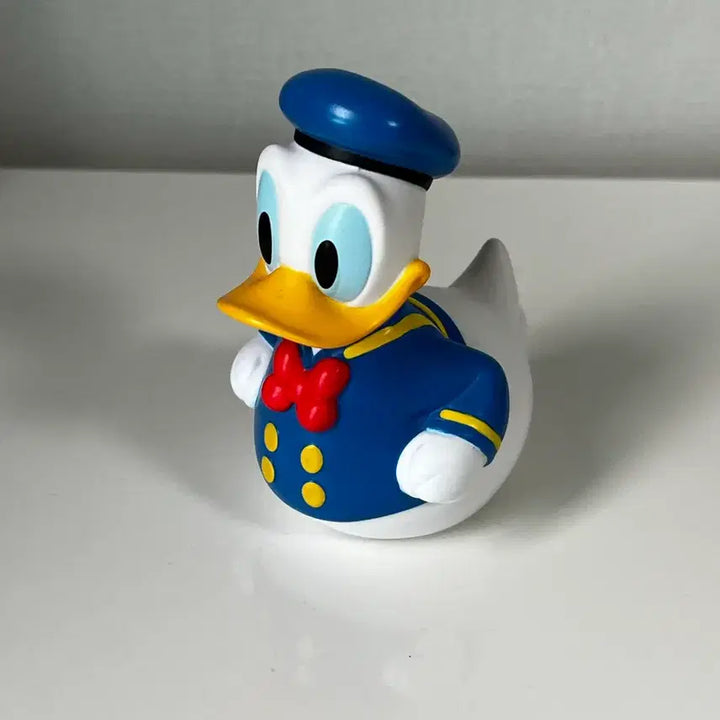 [BUNJANG] Shanghai Disneyland Limited Edition Donald Duck Doll / 상하이 도날드덕 한정 물오리 인형 디즈니랜드 굿즈 한정판
