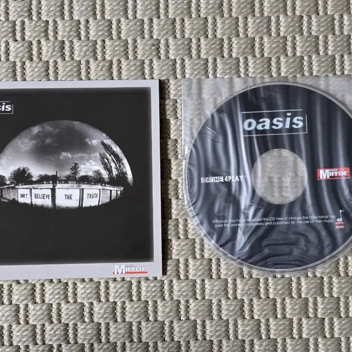 [BUNJANG] Oasis Daily Mirror Large Magazine (June 2005 Issue) / 매거진 oasis 오아시스 - Daily Mirror 대형 매거진