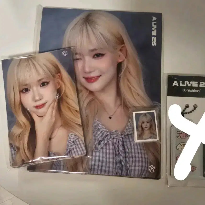 [BUNJANG] tripleS Concert Photocard &amp; Postcard Bundle Set / 일괄) 트리플에스 전체 콘서트 엽서 포토 키트 triples